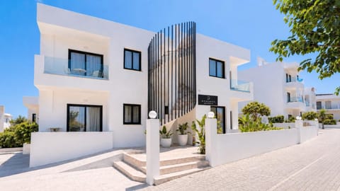 Property building, Patio, Garden, View (from property/room), Area and facilities, Family