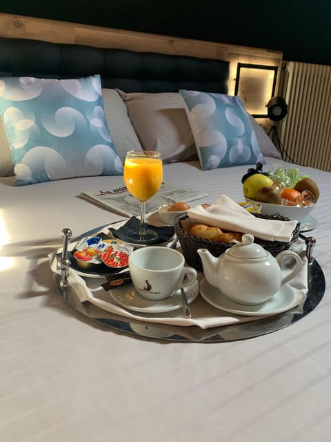 Bedroom, Breakfast, Continental breakfast