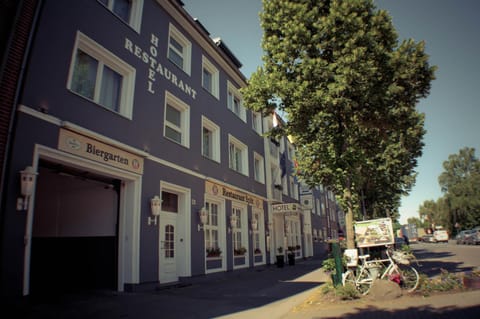 Facade/entrance, Day