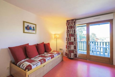 Bed, Living room