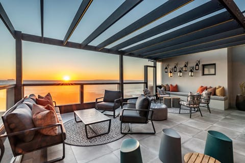 Lounge or bar, Sea view, Sunset