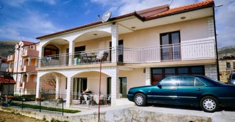 Roso apartment with sea view Apartment in Šibenik-Knin County, Croatia