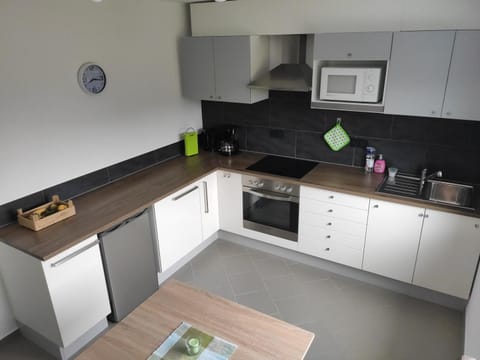 Kitchen or kitchenette, Food and drinks