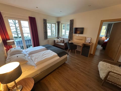 Bed, TV and multimedia, Photo of the whole room