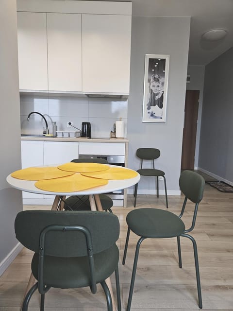 Coffee/tea facilities, Kitchen or kitchenette, Dining area