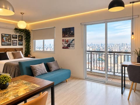 View (from property/room), Balcony/Terrace, Living room, Photo of the whole room, Seating area, Dining area, Bedroom, City view