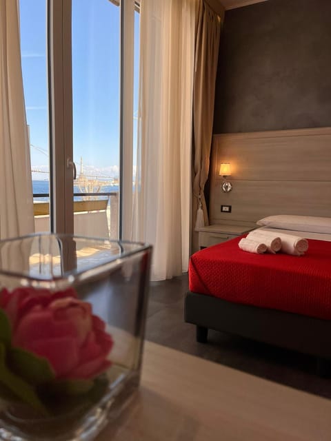 Property building, Bed, Bedroom, Sea view