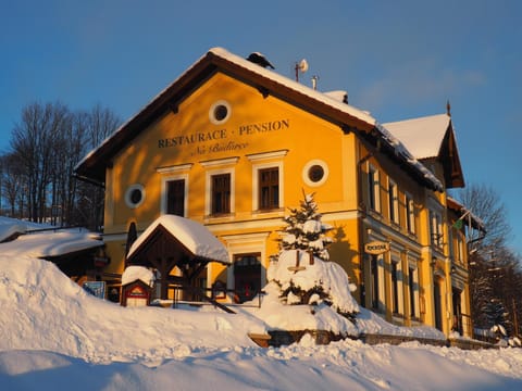 Property building, Restaurant/places to eat