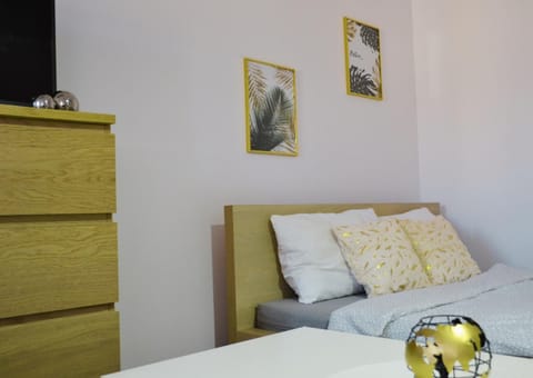 Bed, Living room, Bedroom