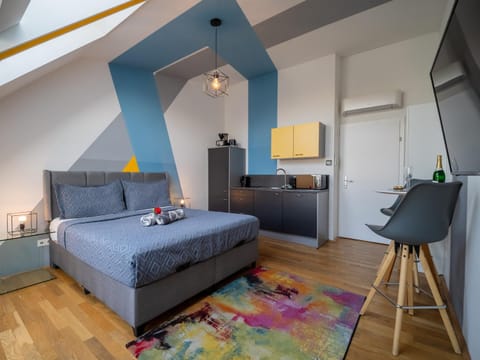 Bed, TV and multimedia, Coffee/tea facilities, Kitchen or kitchenette, Seating area, Dining area, Bedroom, dishwasher, microwave, toaster