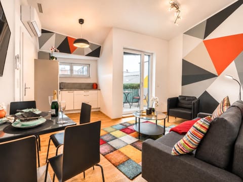 Kitchen or kitchenette, Living room, Seating area, Dining area