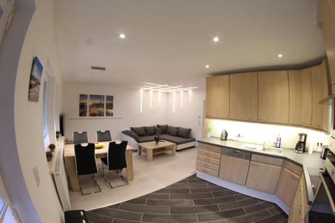 Kitchen or kitchenette, Living room, Seating area, Dining area