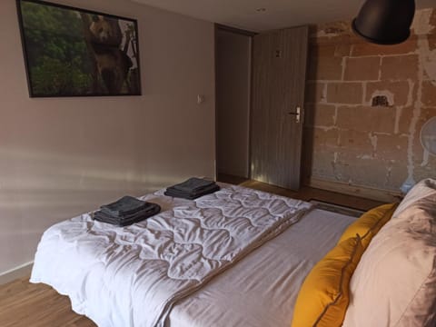 A 4 min du Zoo de Beauval Chambre 2 personnes et bureau 1er étage Bed and Breakfast in Centre-Val de Loire