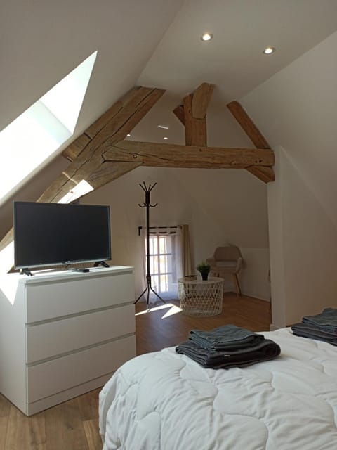 A 4 min du Zoo de Beauval Chambre Cosy 2 personnes sous les combles 2ème étage Bed and Breakfast in Centre-Val de Loire