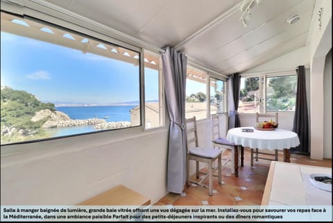 Natural landscape, View (from property/room), Balcony/Terrace, Dining area, Sea view, Sunrise