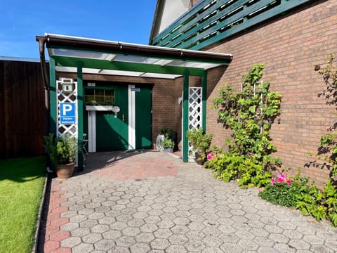 Property building, Facade/entrance