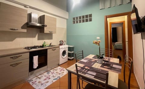Kitchen or kitchenette, Dining area, oven, stove