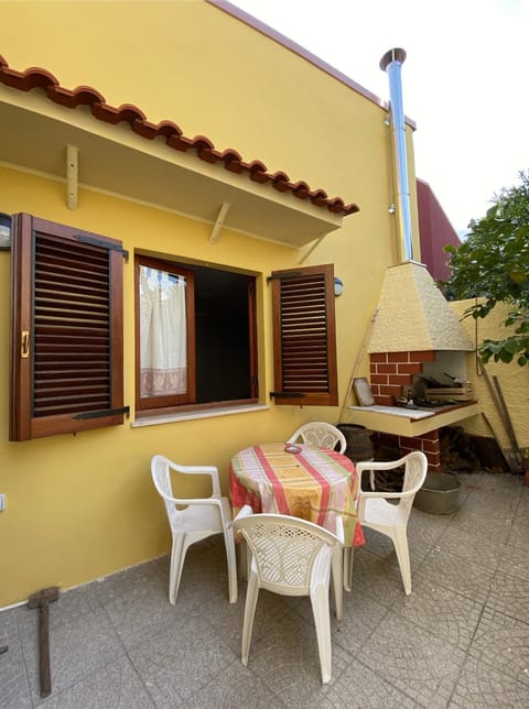 Facade/entrance, Garden