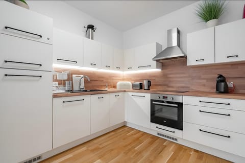 Coffee/tea facilities, Kitchen or kitchenette, oven, pet friendly, stove, toaster