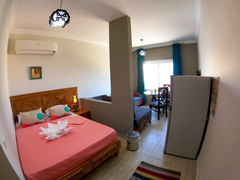 Bed, Living room, Photo of the whole room, Seating area, Dining area, Bedroom, towels, wardrobe, air conditioner
