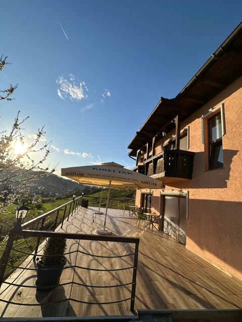 View (from property/room), Balcony/Terrace, City view, Garden view, Landmark view, Mountain view, Family, Quiet street view, Inner courtyard view, internet