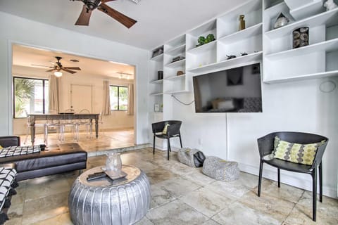 Airy Coastal Home - 3 Miles to Deerfield Beach! House in Deerfield Beach