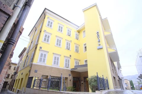 Property building, Restaurant/places to eat