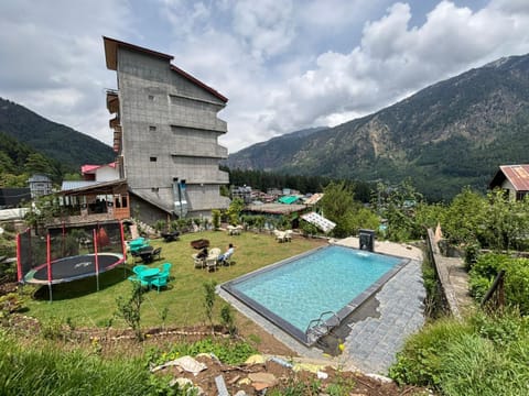 Swimming pool