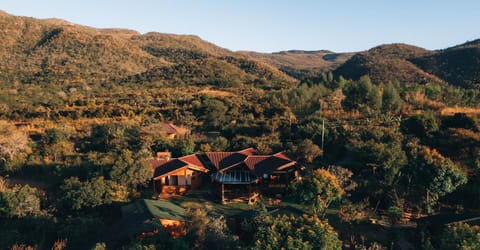 Property building, Nearby landmark, Day, Natural landscape, Bird's eye view, Communal kitchen, Mountain view