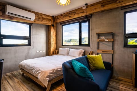 Mountain view, bunk bed