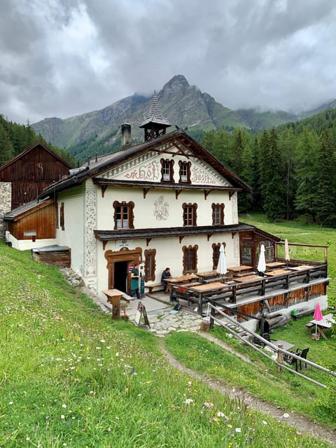 Property building, Restaurant/places to eat