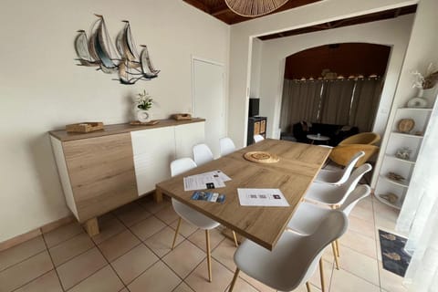 House on Rue du Phare Town Center Hosted by Christine House in Quiberon