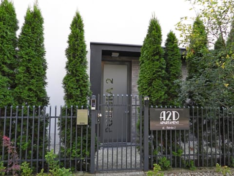 Facade/entrance