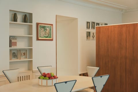 Living room, Seating area, Dining area