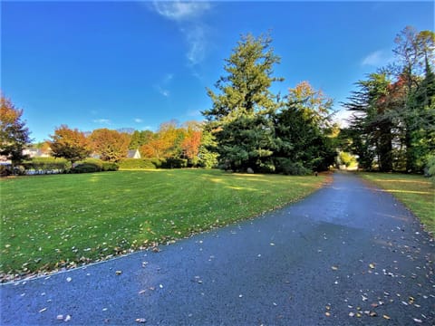 Grampian Serviced Apartments - Garden Neuk - Lesmurdie House Apartment in Elgin