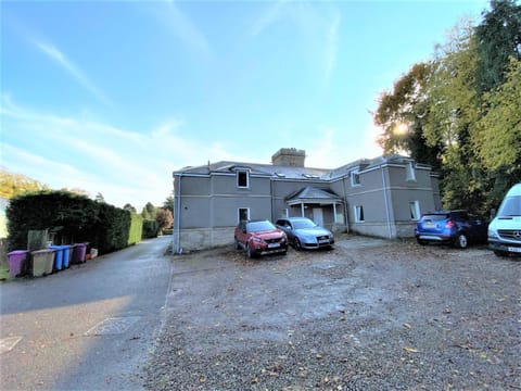 Grampian Serviced Apartments - Garden Neuk - Lesmurdie House Apartment in Elgin