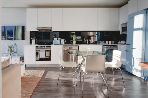 TV and multimedia, dishwasher, oven, stove, washing machine, kitchen