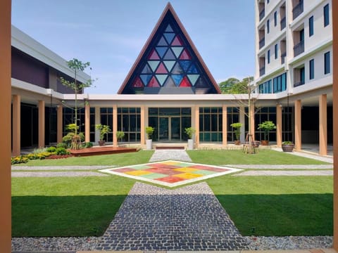 Facade/entrance, Garden, Garden view