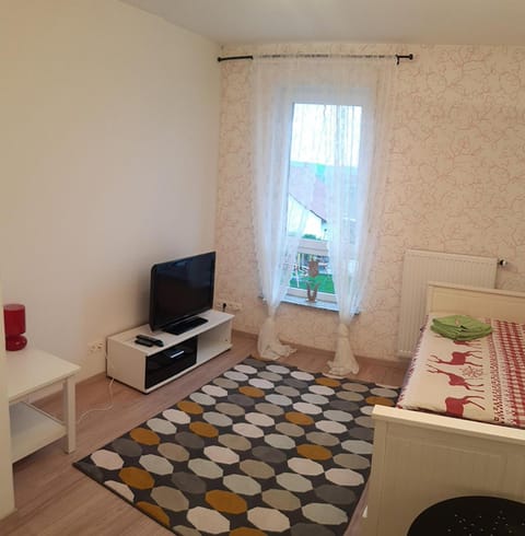 Property building, Bed, Bedroom