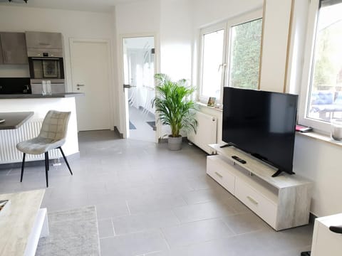 TV and multimedia, Kitchen or kitchenette, Living room