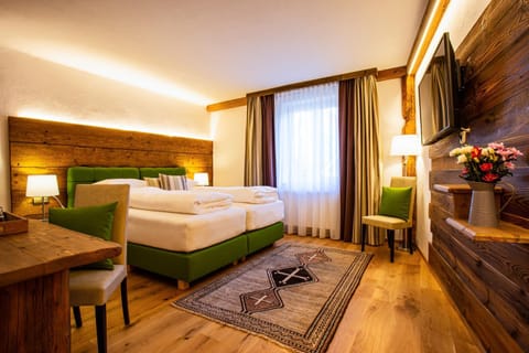 Bed, Photo of the whole room, Decorative detail, Bedroom