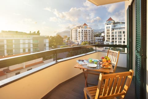 Balcony/Terrace, Sea view, Street view