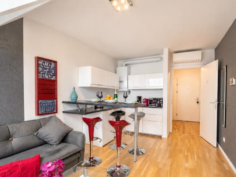 Kitchen or kitchenette, Living room, Seating area, Dining area, dishwasher, oven, stove
