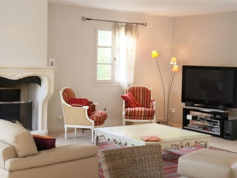 Communal lounge/ TV room, TV and multimedia, Living room, Seating area