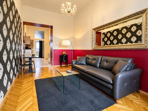 Living room, Seating area, kitchen