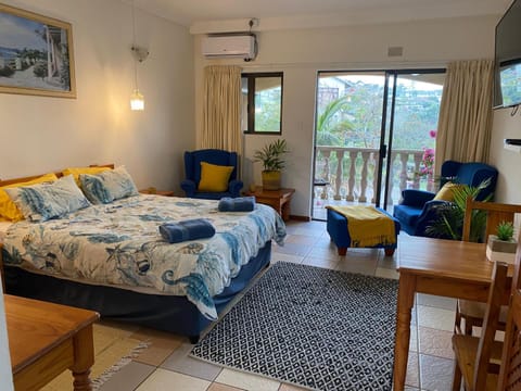 Patio, TV and multimedia, Photo of the whole room, Bedroom, furniture, air conditioner