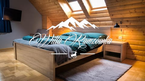 Bed, TV and multimedia, Bedroom