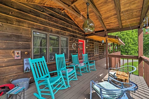 Updated Escape with Hot Tub 2 Mi to Sugar Mountain! House in Sugar Mountain