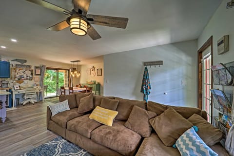 Updated Escape with Hot Tub 2 Mi to Sugar Mountain! House in Sugar Mountain