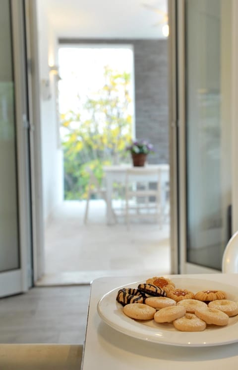 Property building, Balcony/Terrace, Breakfast